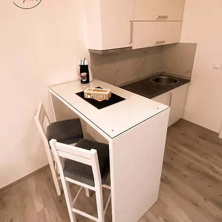 - Stan Na Dan Nina - Centar 아파트 *