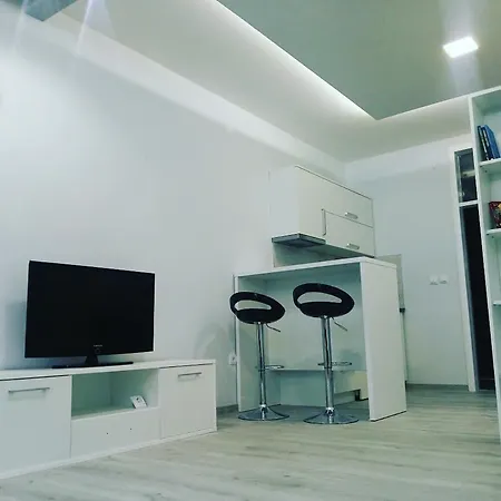 - Stan Na Dan Nina - Centar 아파트 페일